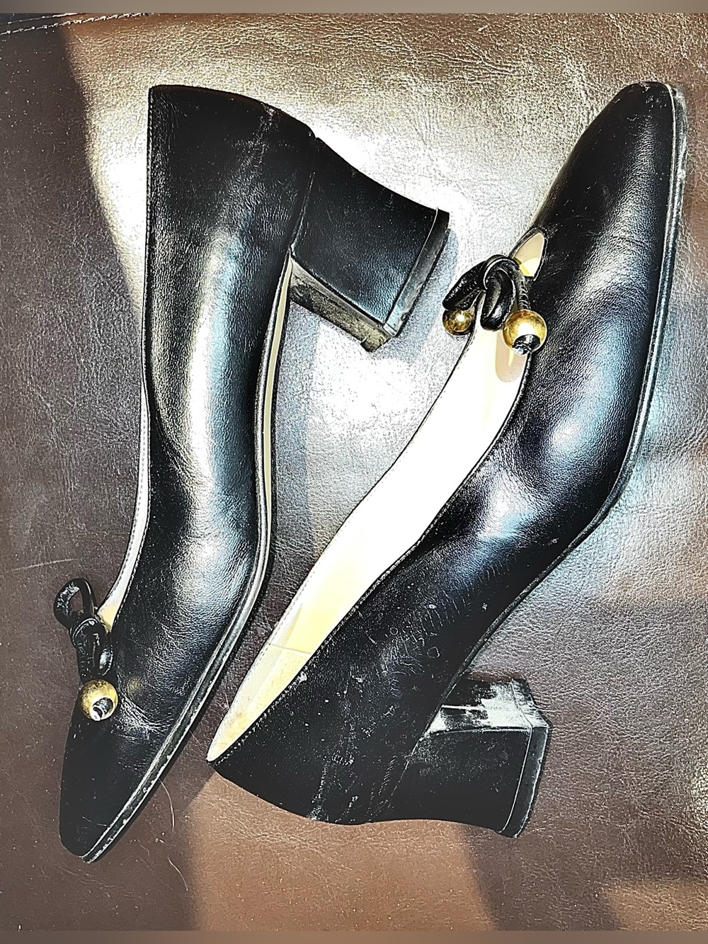 Black Leather Pumps with Bow & Gold Ball Accent size 7 - Picture 2 of 6